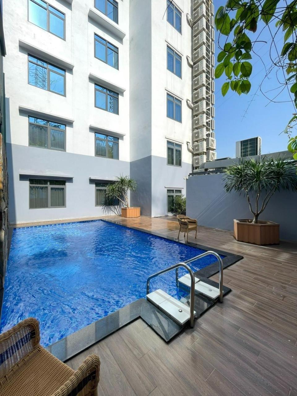 Lake Hills Hotel 하롱 외부 사진